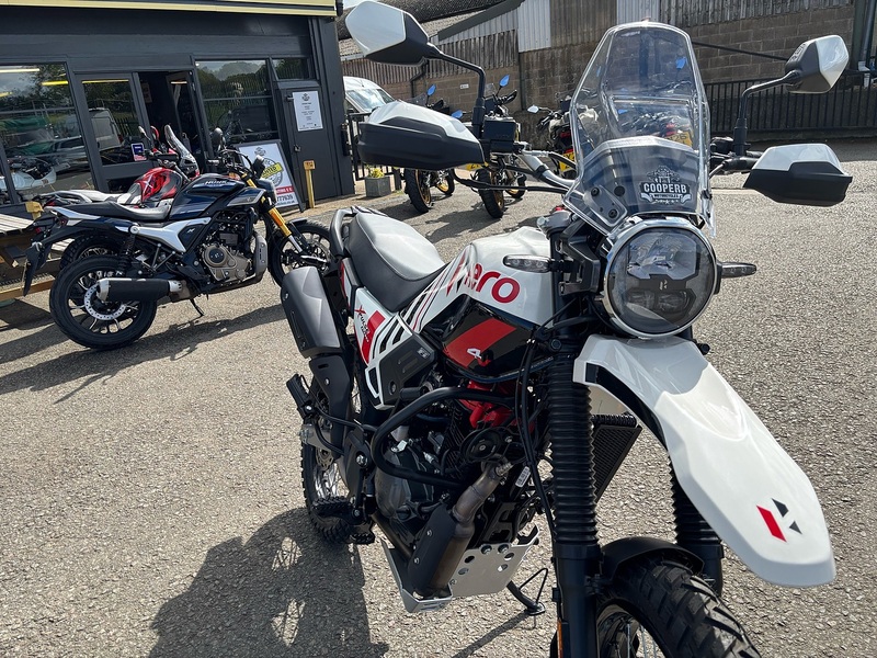 HERO E5+ .2 ADVENTURE MANUAL PETROL