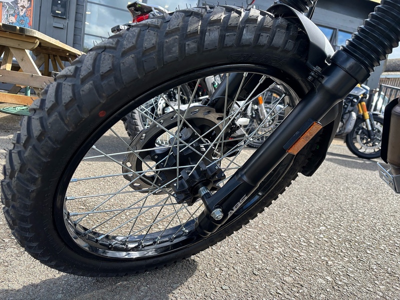 HERO E5+ .2 ADVENTURE MANUAL PETROL