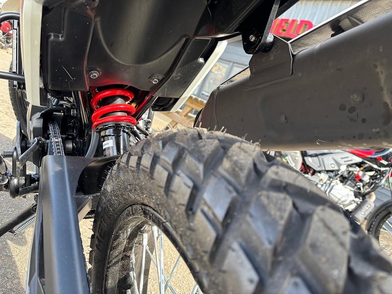 HERO E5+ .2 ADVENTURE MANUAL PETROL