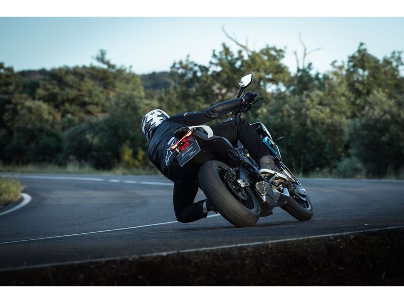 CFMOTO E5+ NAKED .675 MANUAL PETROL