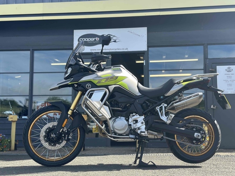 VOGE E5+ ADVENTURE .9 MANUAL PETROL