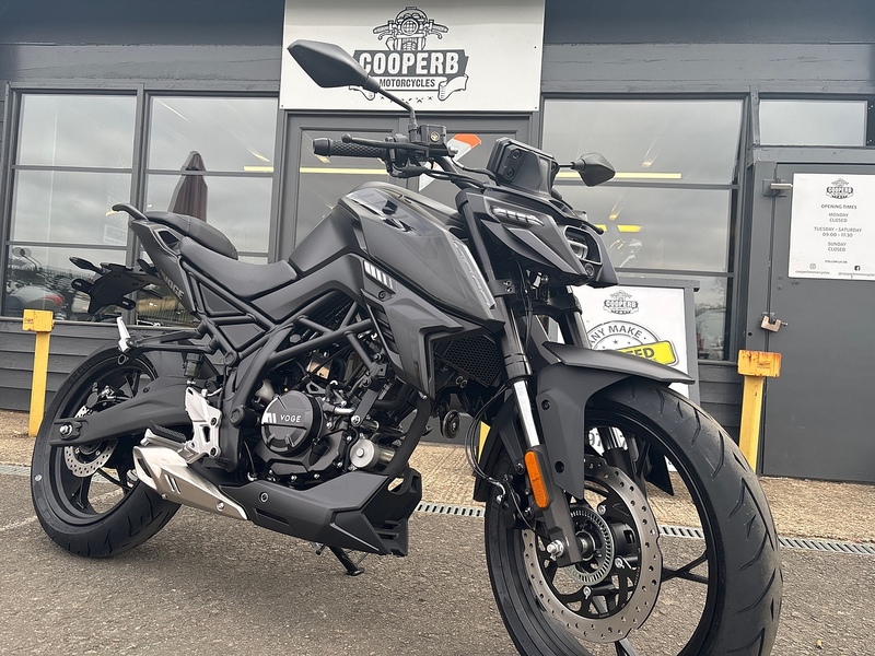VOGE E5+ NAKED .125 MANUAL PETROL