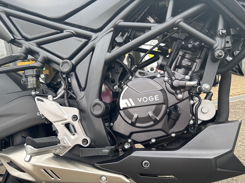 VOGE E5+ NAKED .125 MANUAL PETROL