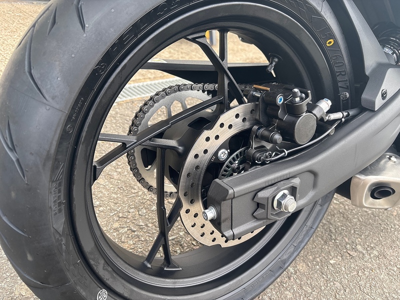 VOGE E5+ NAKED .125 MANUAL PETROL