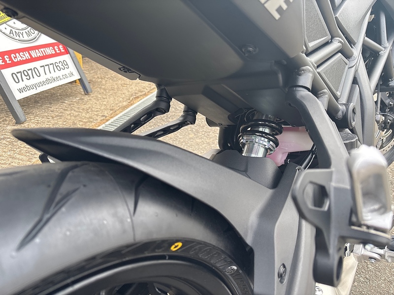 VOGE E5+ NAKED .125 MANUAL PETROL