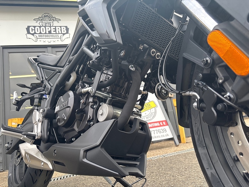VOGE E5+ NAKED .125 MANUAL PETROL