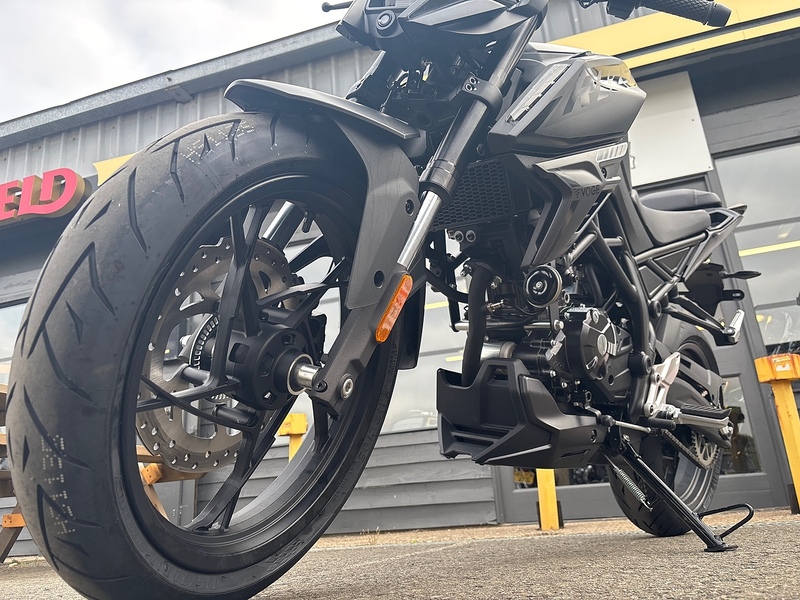VOGE E5+ NAKED .125 MANUAL PETROL