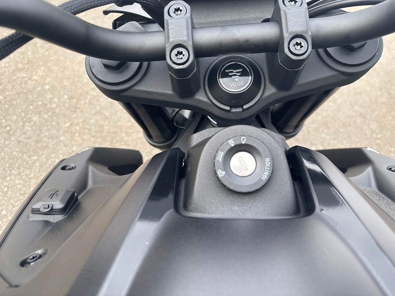 VOGE E5+ NAKED .125 MANUAL PETROL