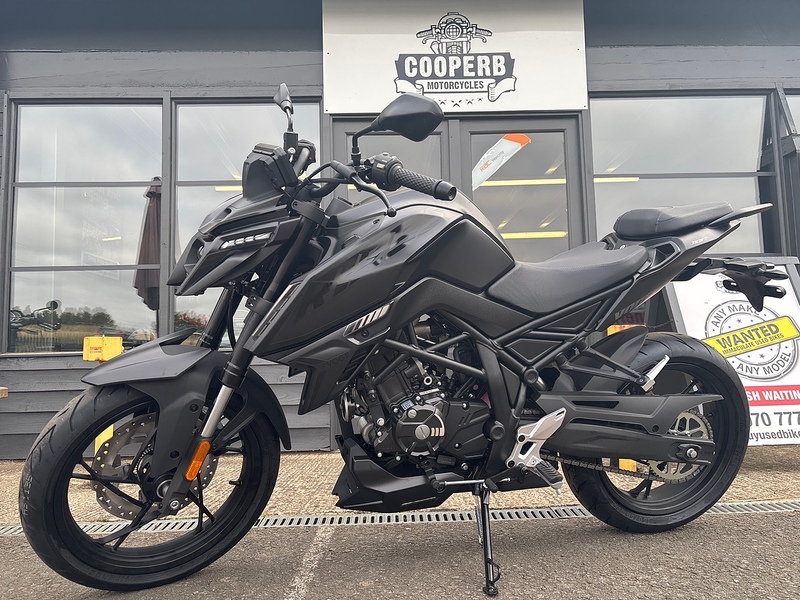 VOGE E5+ NAKED .125 MANUAL PETROL