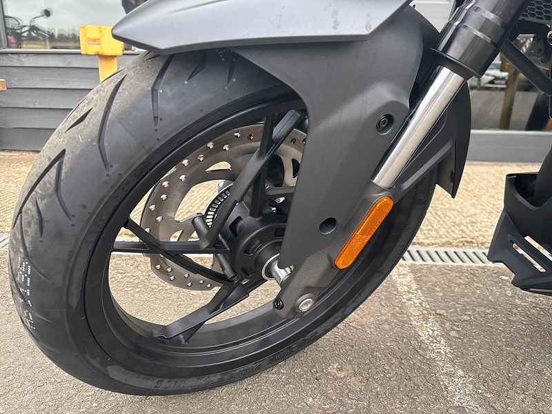 VOGE E5+ NAKED .125 MANUAL PETROL