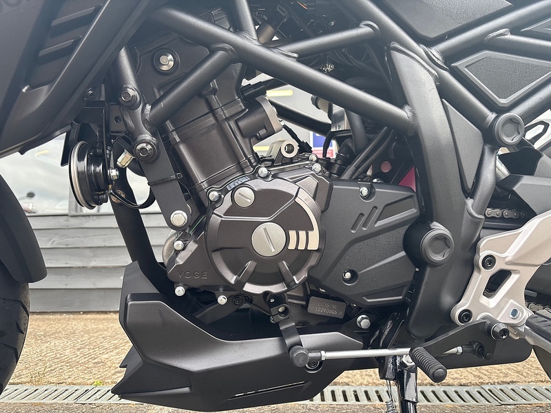 VOGE E5+ NAKED .125 MANUAL PETROL