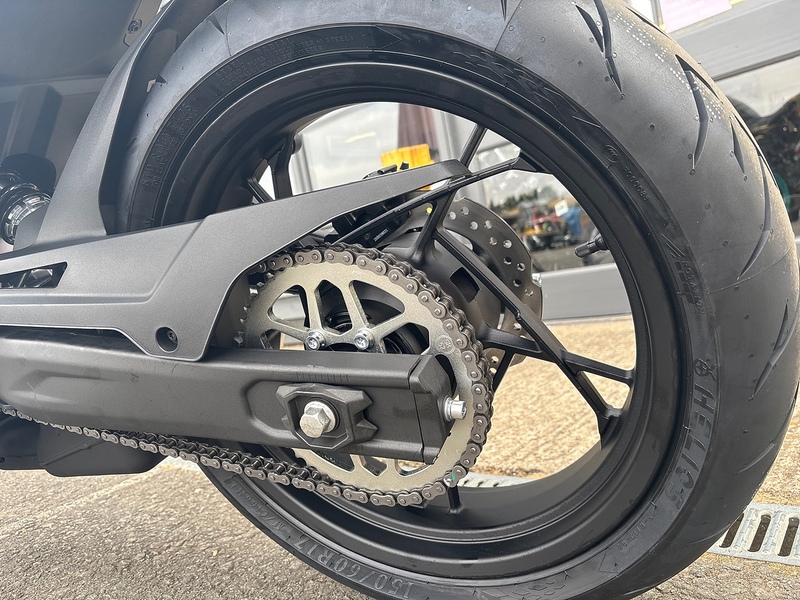 VOGE E5+ NAKED .125 MANUAL PETROL