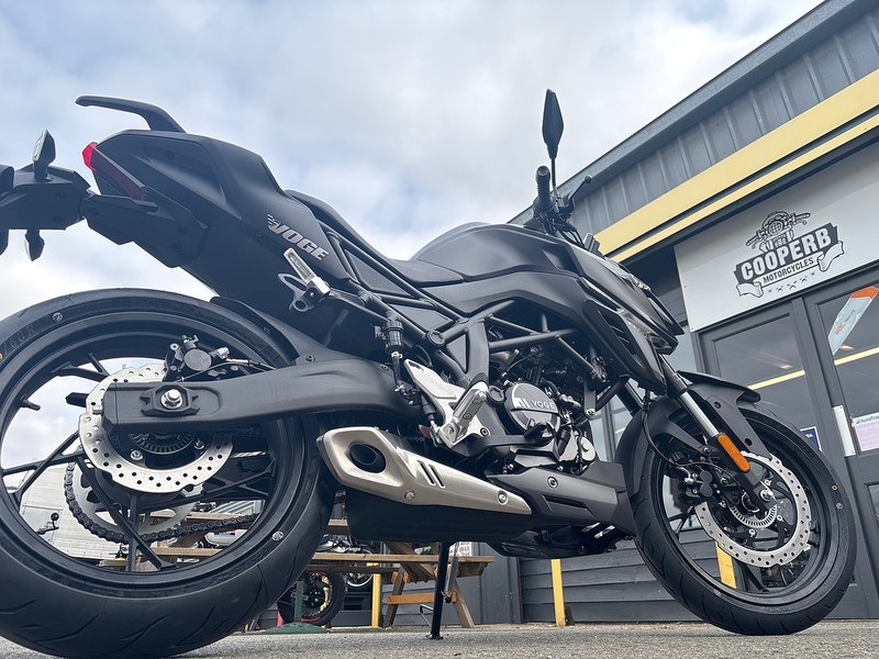 VOGE E5+ NAKED .125 MANUAL PETROL