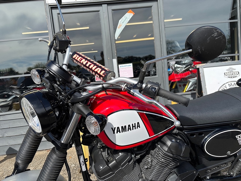 Yamaha 950 Roadster/Retro Petrol Manual Euro 4 (54 ps)
