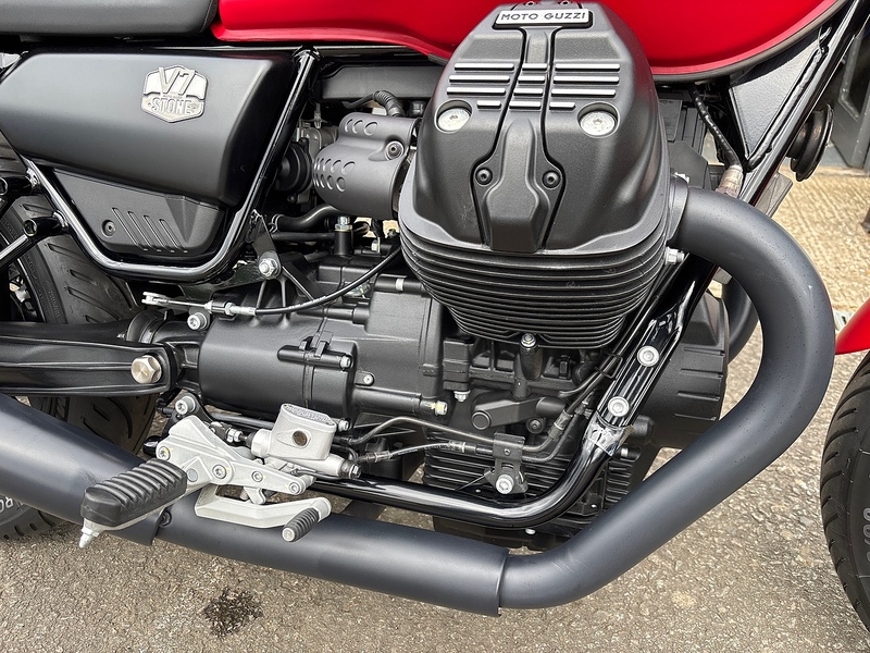 Moto Guzzi IV Stone 0.853 Roadster/Retro Manual Petrol