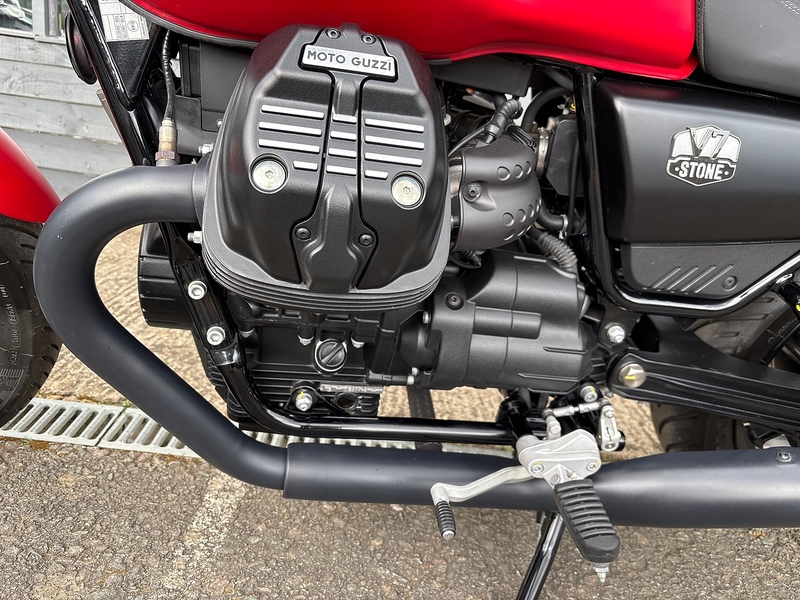 Moto Guzzi IV Stone 0.853 Roadster/Retro Manual Petrol