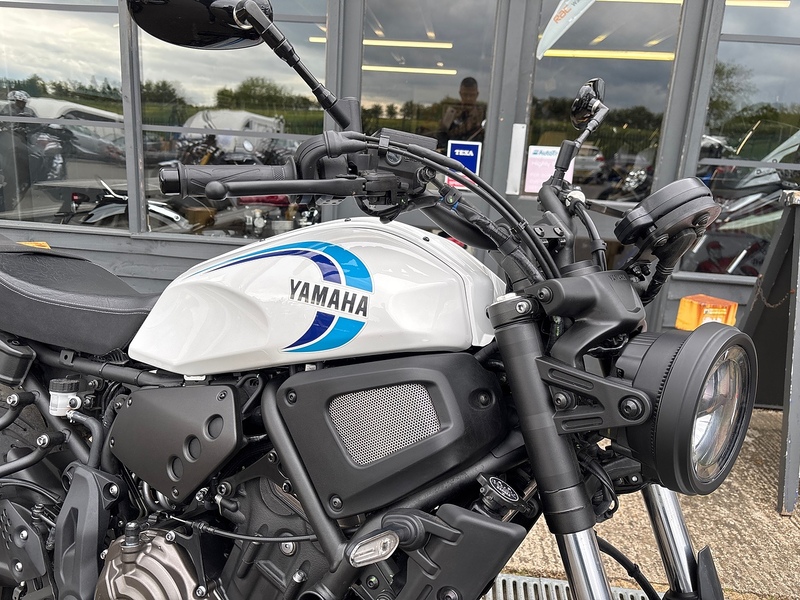 Yamaha 700 Roadster/Retro Petrol Manual Euro 5 (75 ps)
