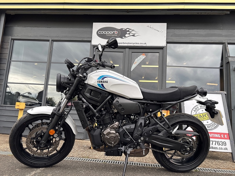 Yamaha 700 Roadster/Retro Petrol Manual Euro 5 (75 ps)