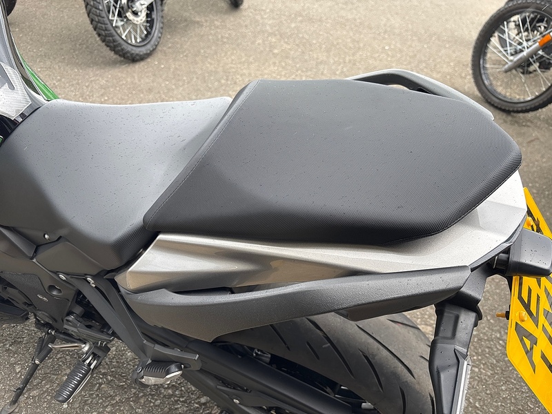 Kawasaki 1000 Sports Tourer Petrol Manual Euro 5 (142 ps)
