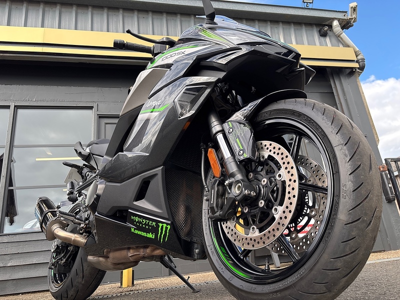 Kawasaki 1000 Sports Tourer Petrol Manual Euro 5 (142 ps)