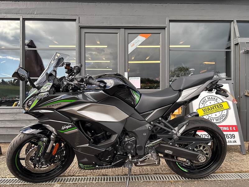 Kawasaki 1000 Sports Tourer Petrol Manual Euro 5 (142 ps)