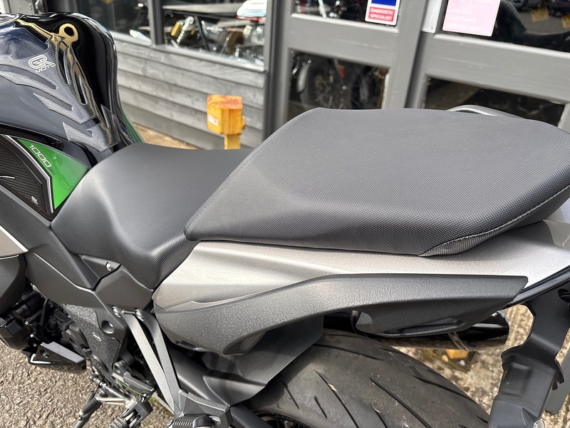 Kawasaki 1000 Sports Tourer Petrol Manual Euro 5 (142 ps)