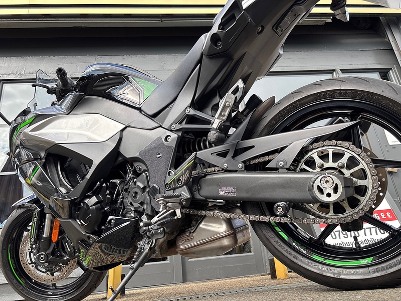 Kawasaki 1000 Sports Tourer Petrol Manual Euro 5 (142 ps)