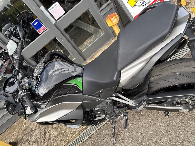 Kawasaki 1000 Sports Tourer Petrol Manual Euro 5 (142 ps)