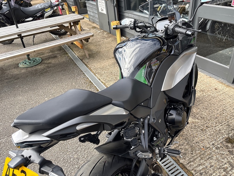 Kawasaki 1000 Sports Tourer Petrol Manual Euro 5 (142 ps)