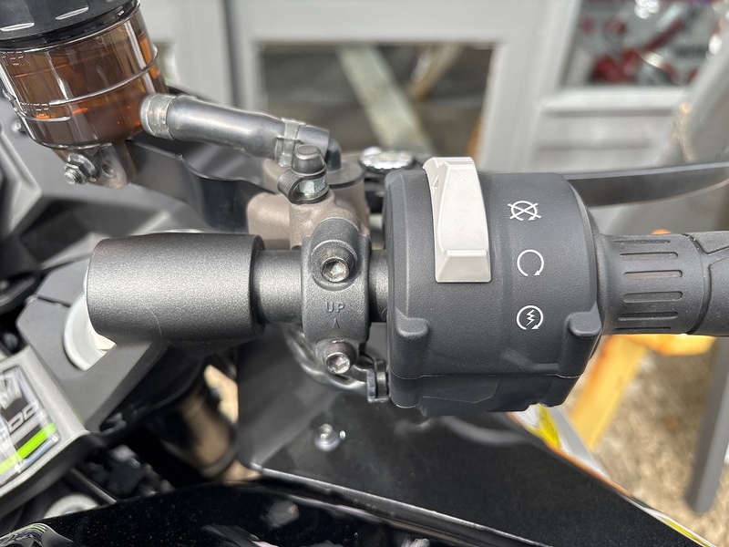 Kawasaki 1000 Sports Tourer Petrol Manual Euro 5 (142 ps)