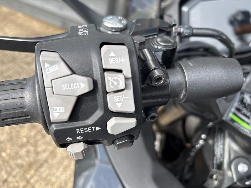 Kawasaki 1000 Sports Tourer Petrol Manual Euro 5 (142 ps)