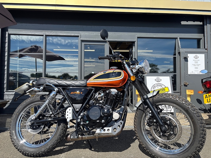 Mutt E4 0.25 Roadster/Retro Manual Petrol