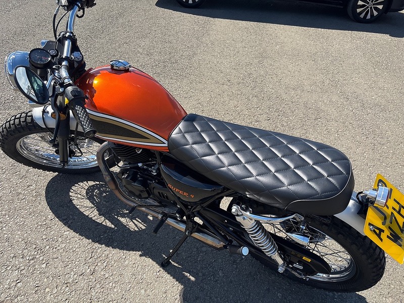 Mutt E4 0.25 Roadster/Retro Manual Petrol