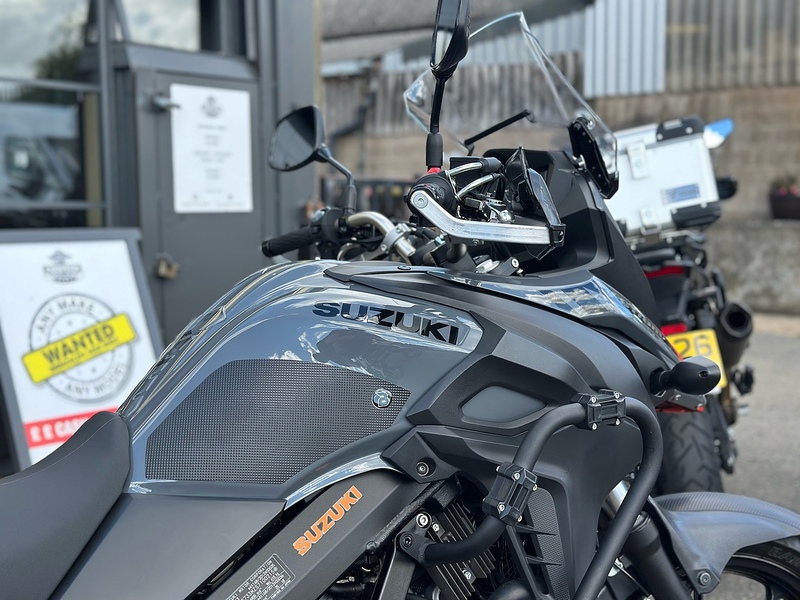 Suzuki 2025 Suzuki V Strom DL 650 Just 1191 Miles From New