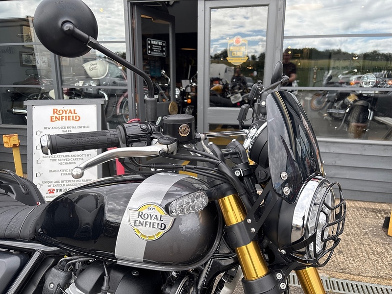Royal Enfield Golden Shadow Scrambler 0.65 Manual Petrol