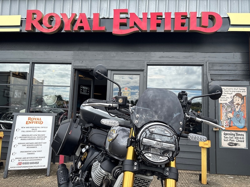 Royal Enfield Golden Shadow Scrambler 0.65 Manual Petrol