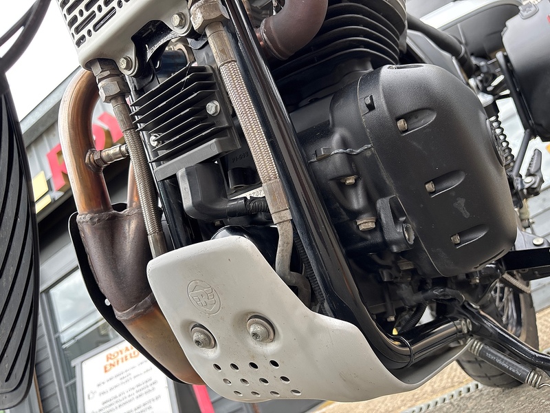 Royal Enfield Golden Shadow Scrambler 0.65 Manual Petrol