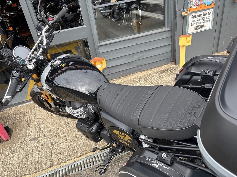 Royal Enfield Golden Shadow Scrambler 0.65 Manual Petrol