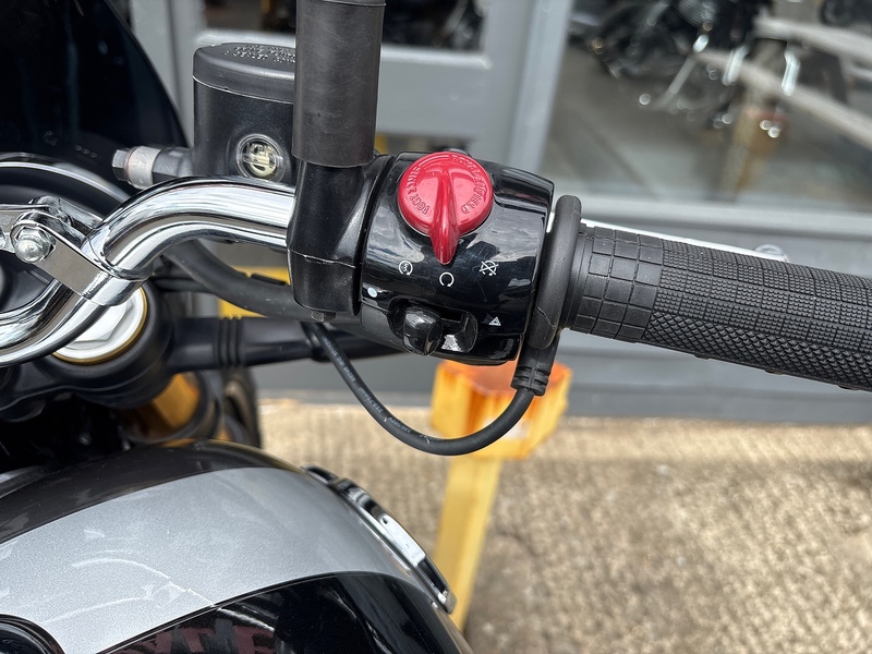 Royal Enfield Golden Shadow Scrambler 0.65 Manual Petrol