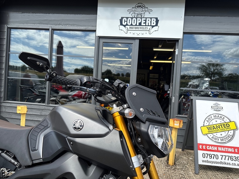 Yamaha 900 ABS Naked Petrol Manual (117 ps)