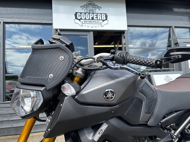 Yamaha 900 ABS Naked Petrol Manual (117 ps)