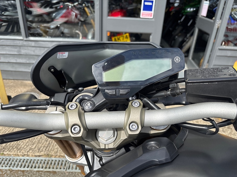 Yamaha 900 ABS Naked Petrol Manual (117 ps)