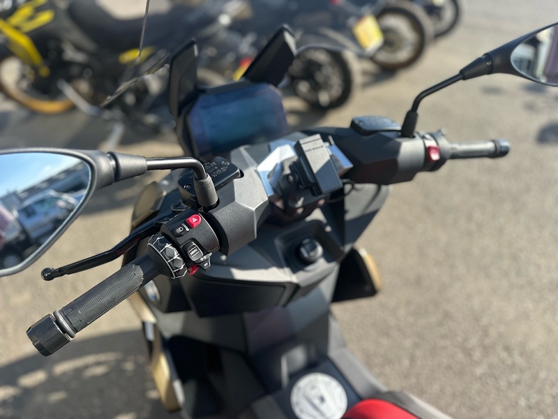 BMW 400 X Scooter Petrol CVT Two Step Spur Gearing Euro 5 (33 ps)