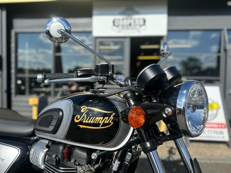 Triumph 2025 Triumph Bonneville T100 Icon Edition Just 7 Miles