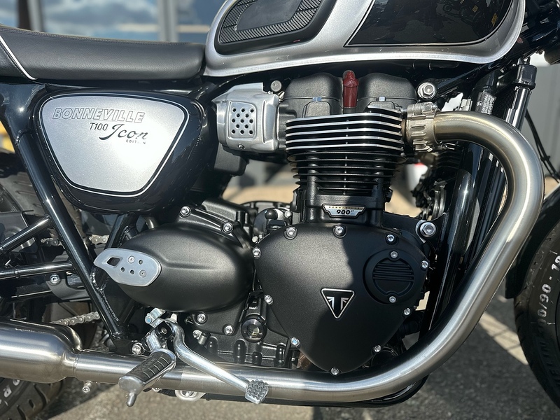 Triumph 2025 Triumph Bonneville T100 Icon Edition Just 7 Miles