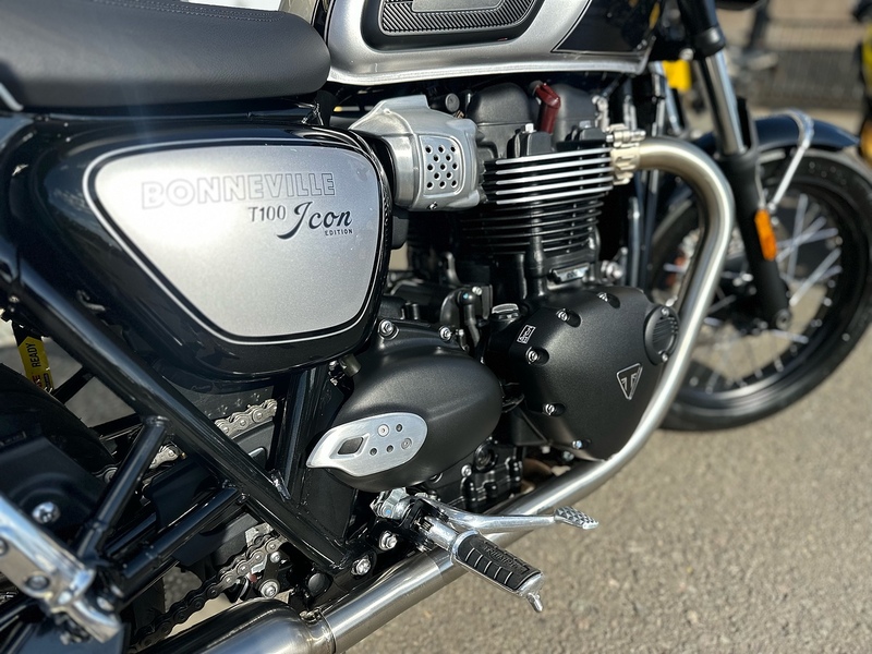 Triumph 2025 Triumph Bonneville T100 Icon Edition Just 7 Miles