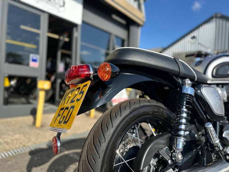 Triumph 2025 Triumph Bonneville T100 Icon Edition Just 7 Miles
