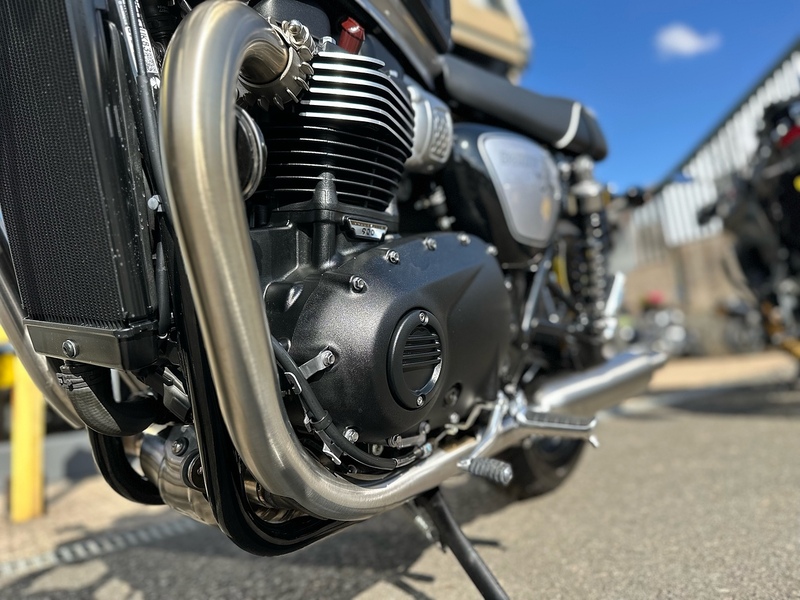 Triumph 2025 Triumph Bonneville T100 Icon Edition Just 7 Miles