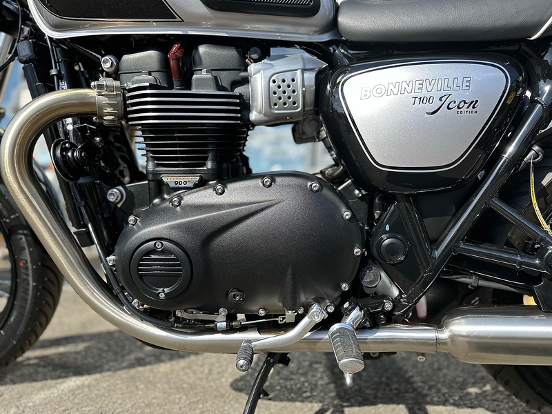 Triumph 2025 Triumph Bonneville T100 Icon Edition Just 7 Miles