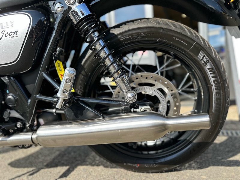 Triumph 2025 Triumph Bonneville T100 Icon Edition Just 7 Miles